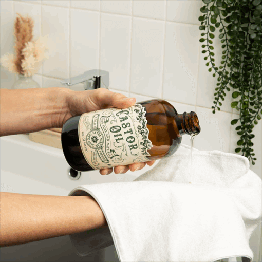 castor oil with hands and pack